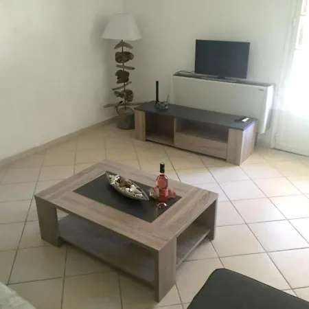 Confortable à Avec Terrasse Privée