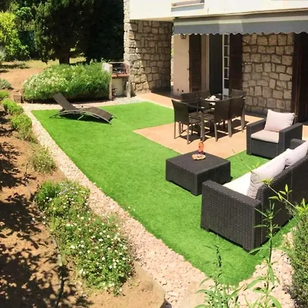 Confortable à Avec Terrasse Privée